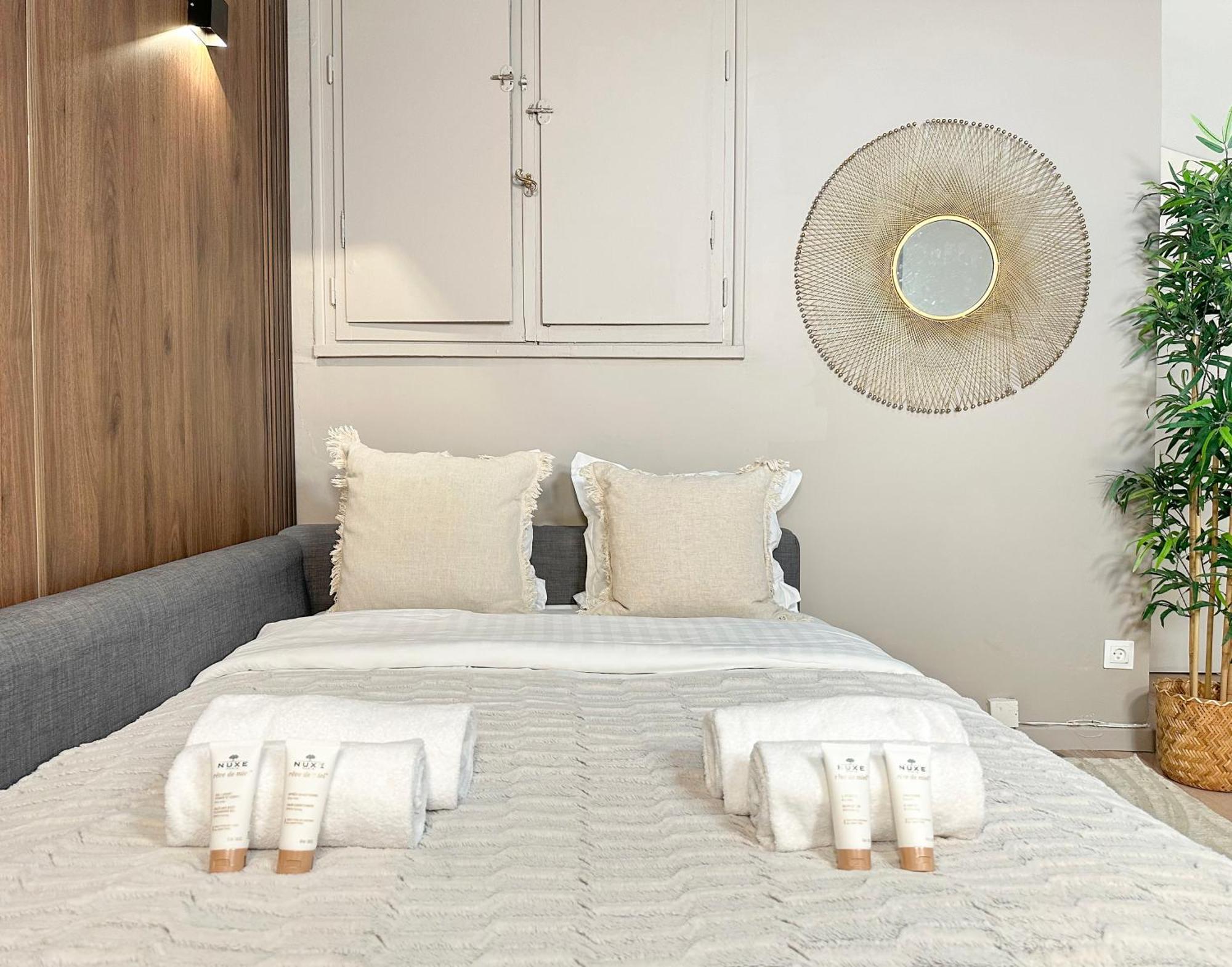 Chic Louvre Apartment Париж Экстерьер фото