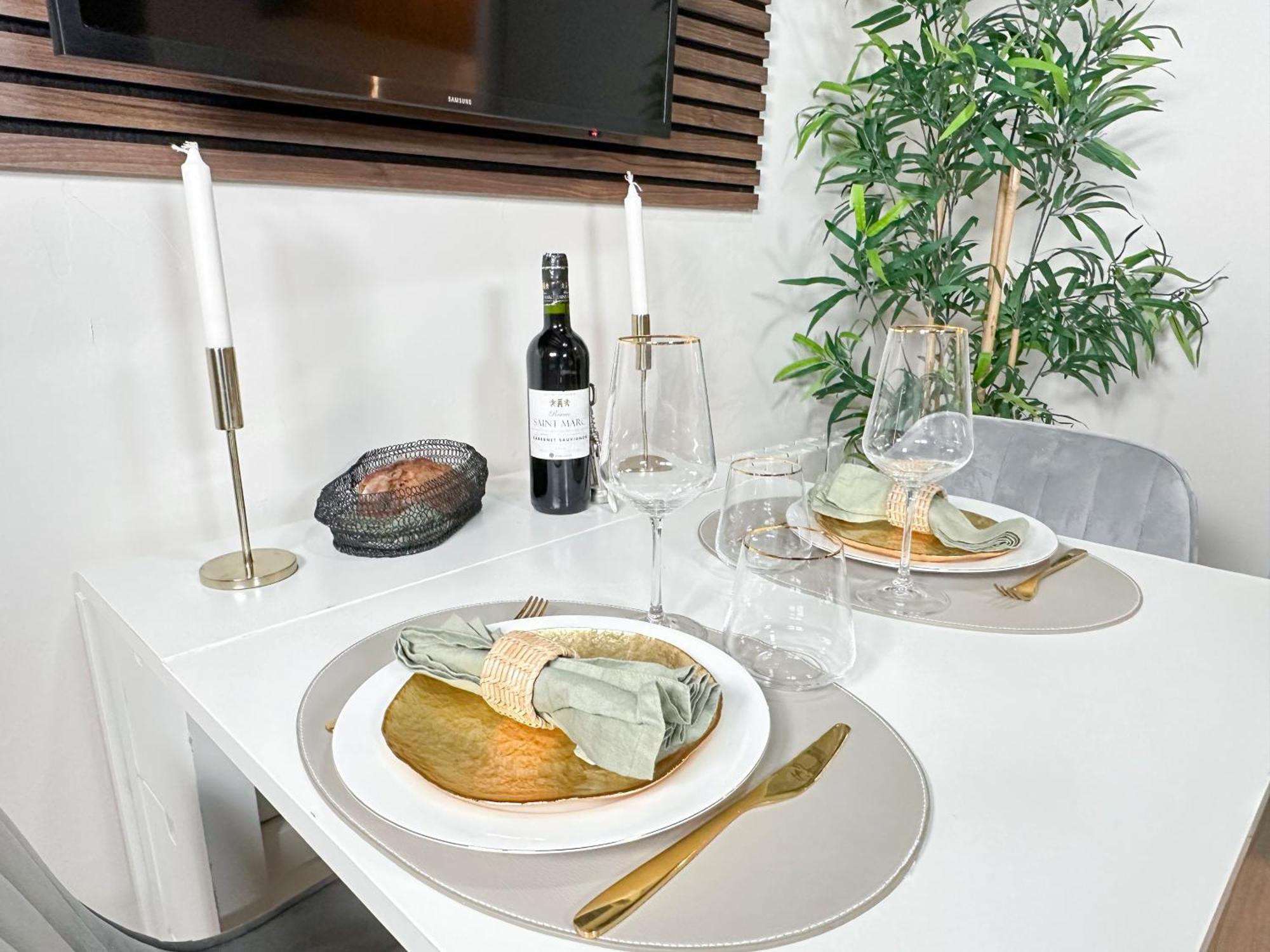 Chic Louvre Apartment Париж Экстерьер фото