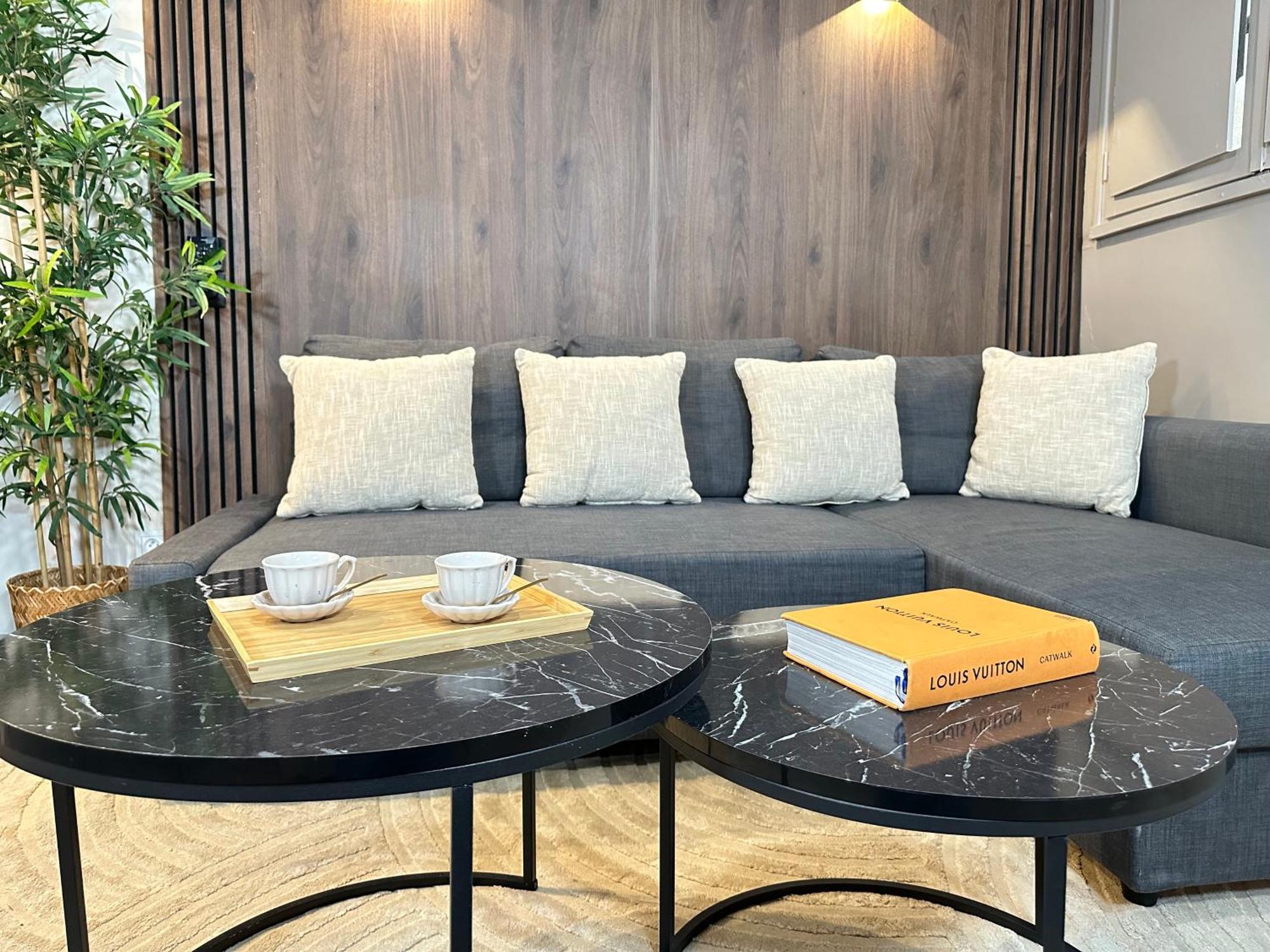 Chic Louvre Apartment Париж Экстерьер фото