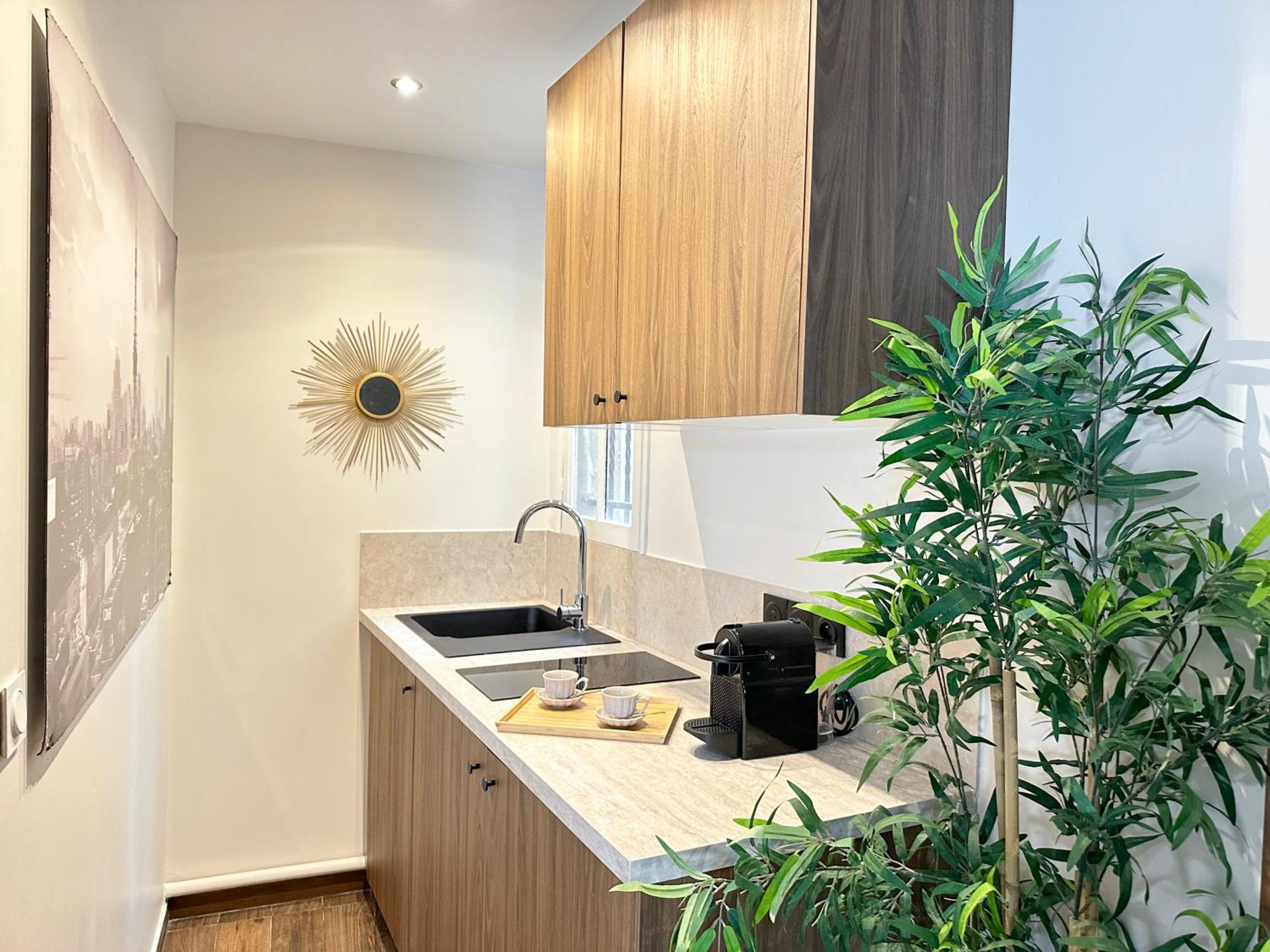 Chic Louvre Apartment Париж Экстерьер фото