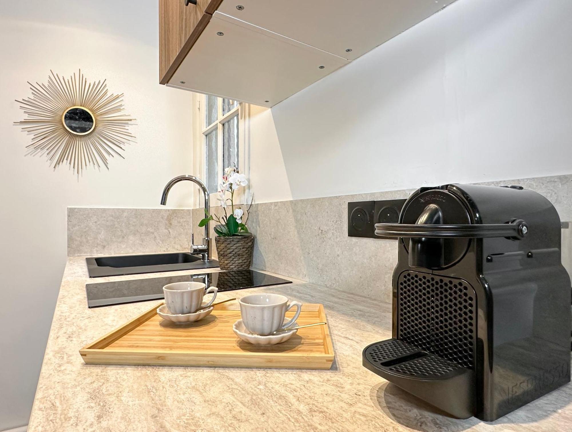 Chic Louvre Apartment Париж Экстерьер фото