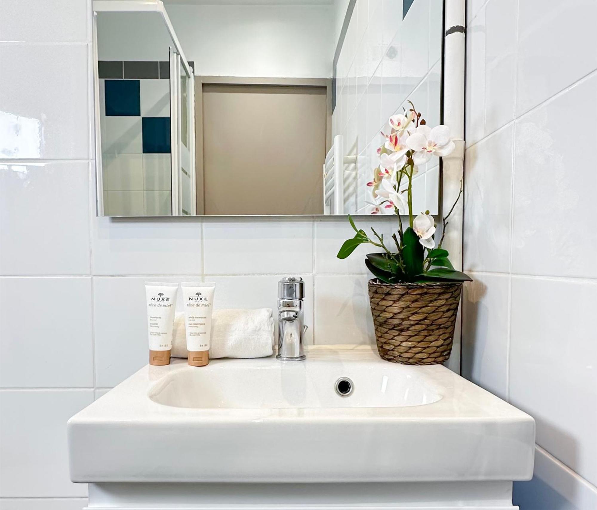 Chic Louvre Apartment Париж Экстерьер фото